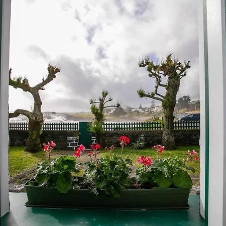 Maison d'hôtes Guestready - Oceanfront Lookout House Ponta Delgada