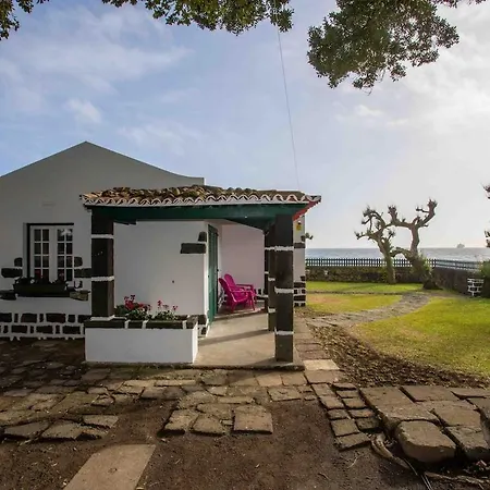Guestready - Oceanfront Lookout House * Ponta Delgada